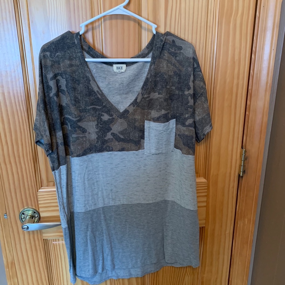 buckle t-shirt